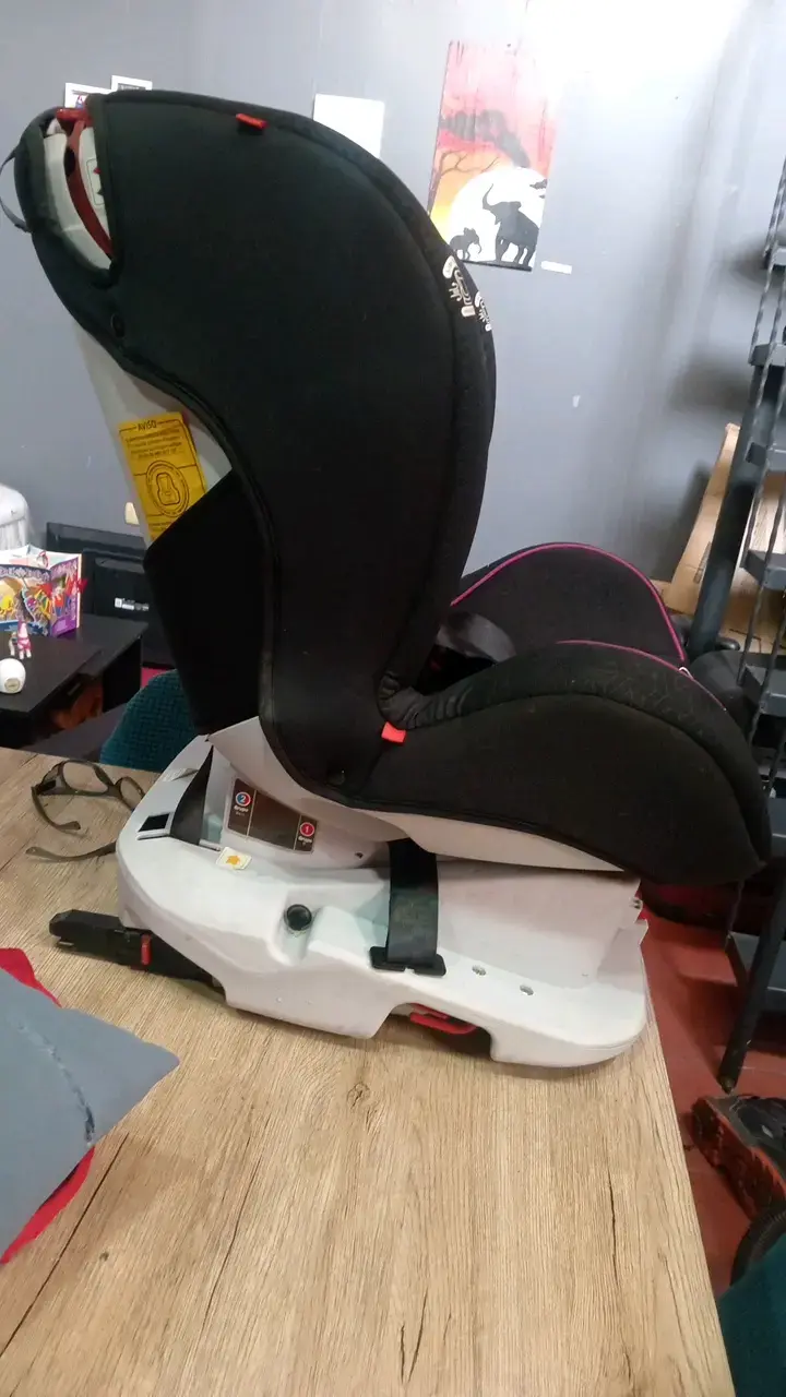 Silla de Auto Bebesit Convoy Negra y Fucsia - 3