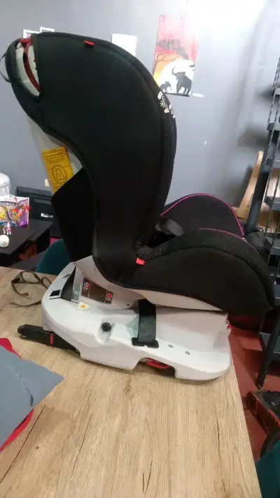 Silla de Auto Bebesit Convoy Negra y Fucsia - miniatura 3