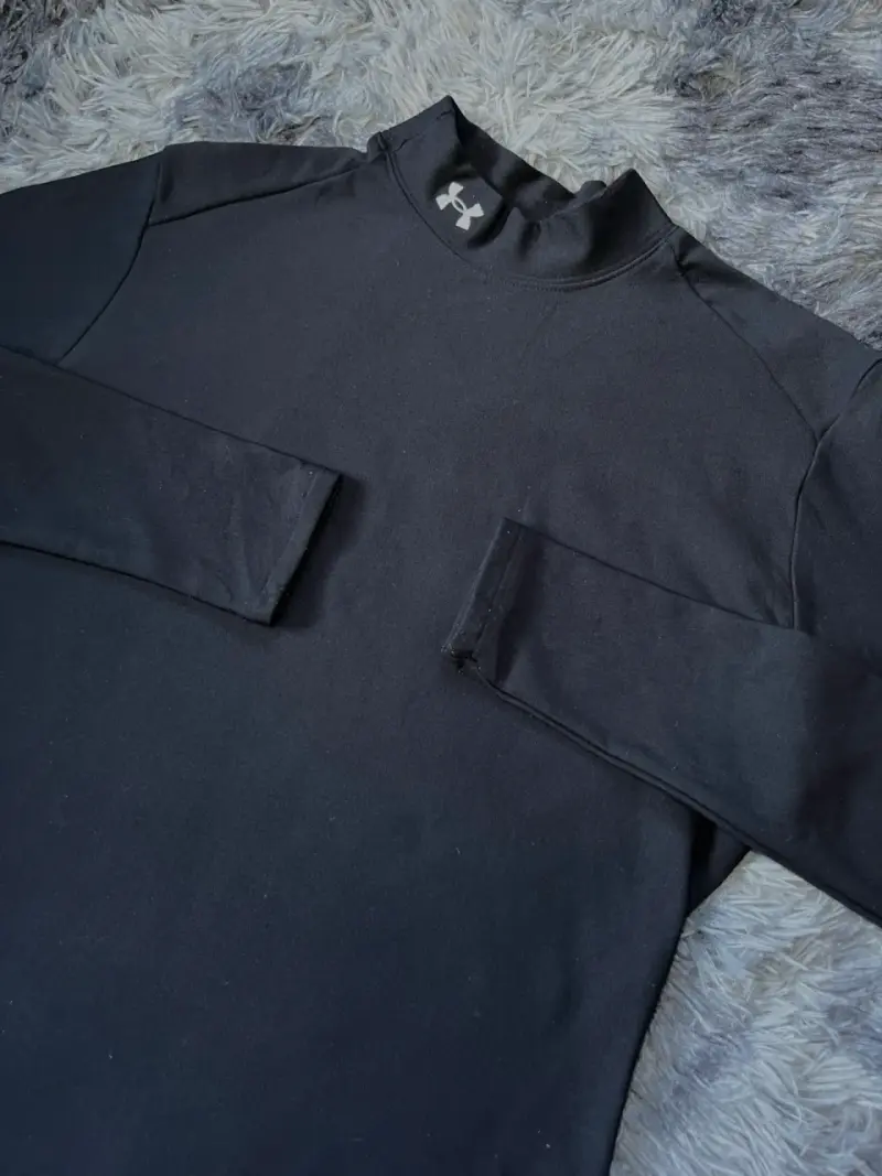Polera térmica negra Under Armour Mujer - 2