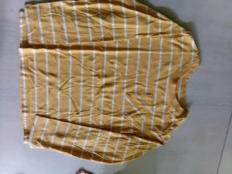 Polera rayada amarilla para hombre