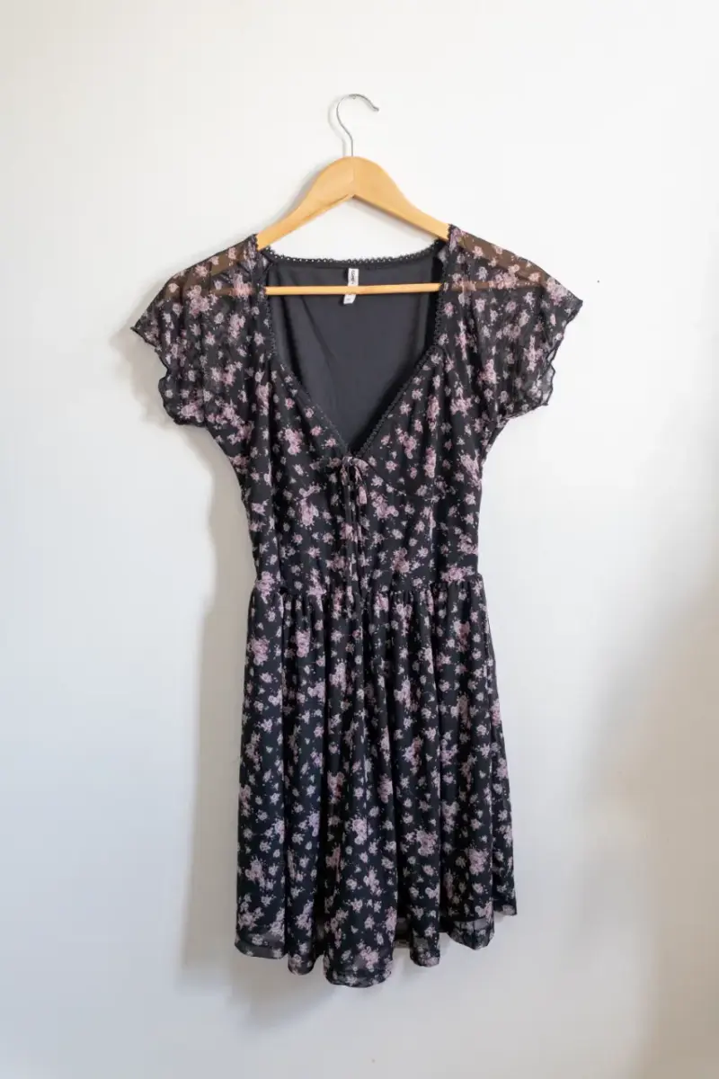 Vestido floral negro con encaje - 2