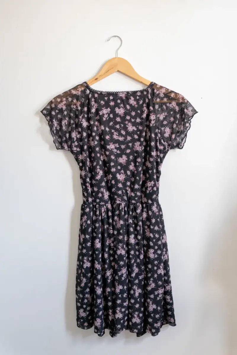 Vestido floral negro con encaje - 5