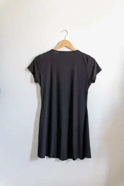 Vestido negro casual - miniatura 4