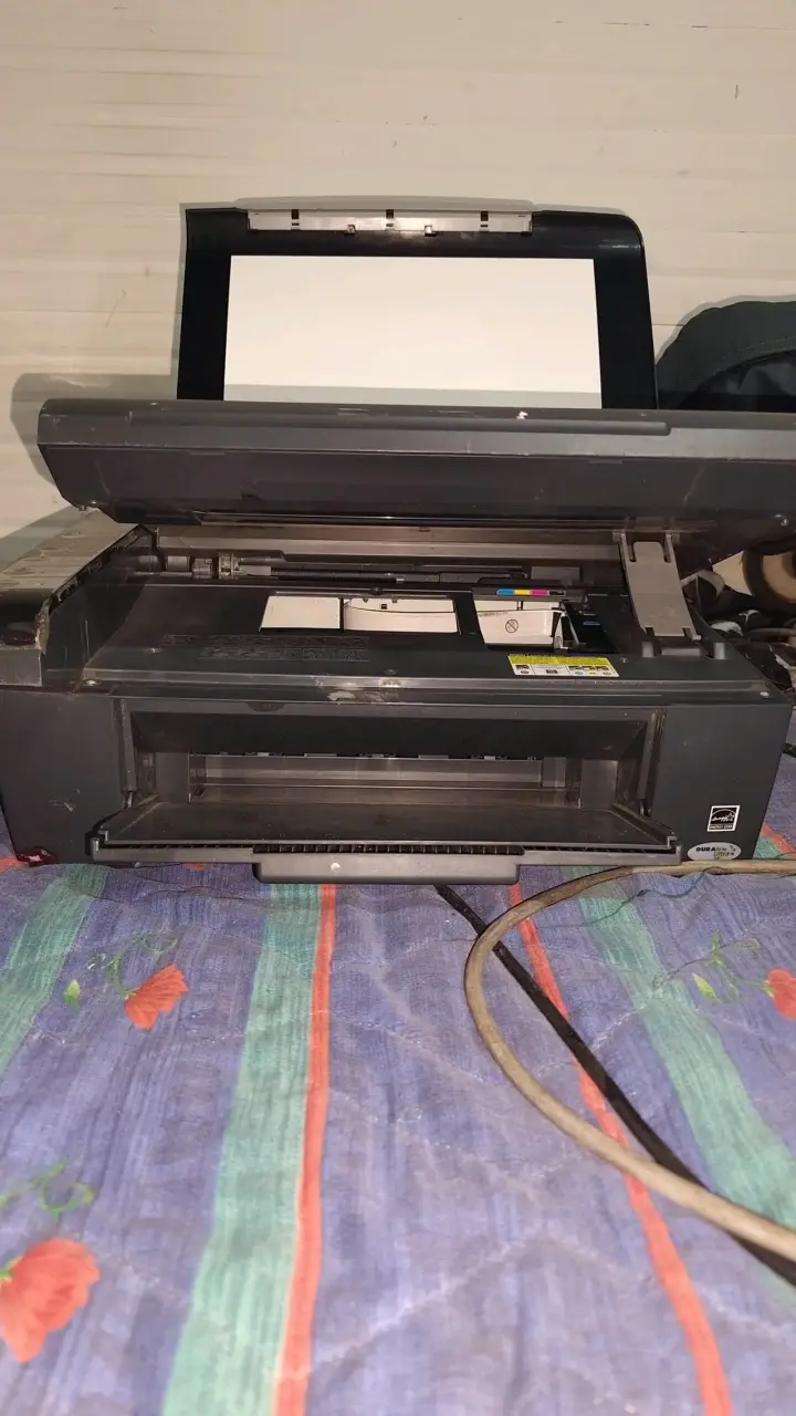 Impresora multifuncional Epson CX5600 usada - 1