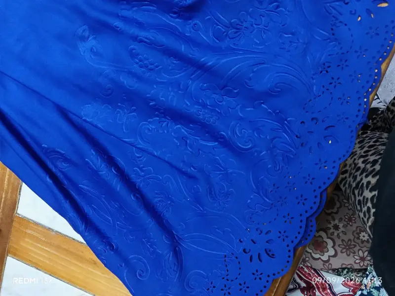 Vestido azul Betsey Johnson con diseño floral - 3