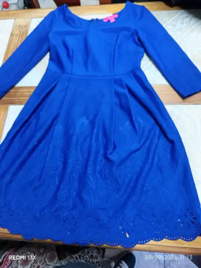 Vestido azul Betsey Johnson con diseño floral - miniatura 4