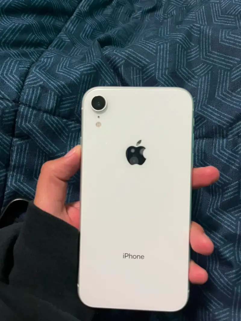iPhone XR blanco en buen estado - 1