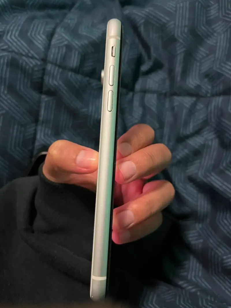 iPhone XR blanco en buen estado - 3