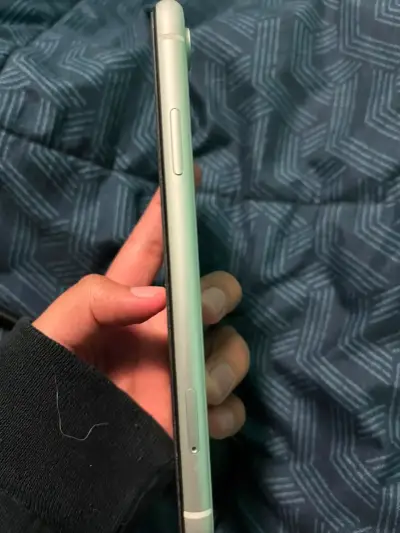 iPhone XR blanco en buen estado - miniatura 4