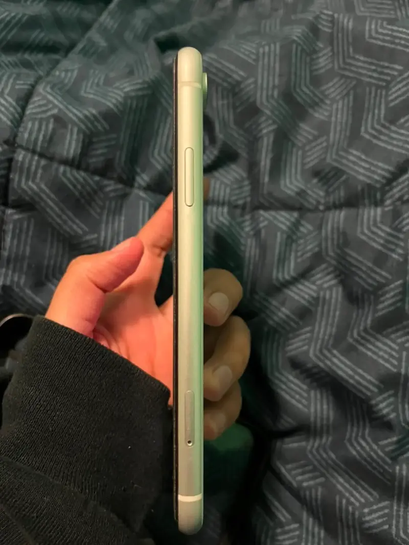 iPhone XR blanco en buen estado - 5