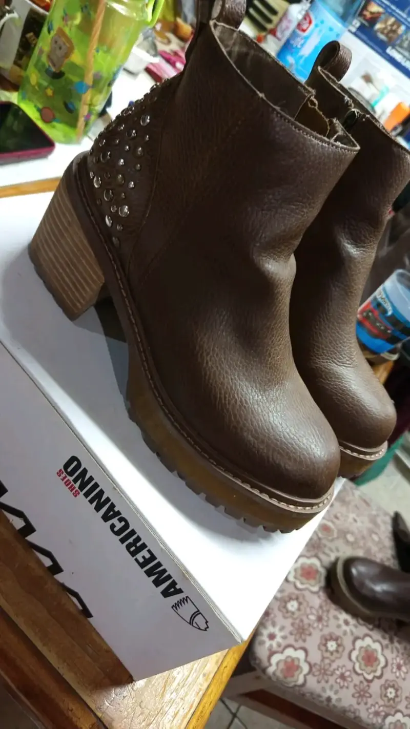 Botines de cuero con tacón  tachas Americanino - 2