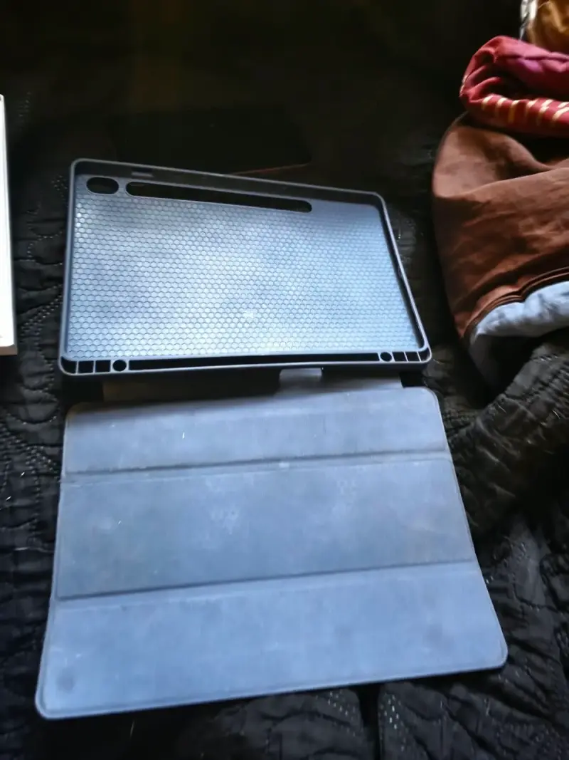 Samsung Galaxy Tab S10 FE con lápiz y funda - 2