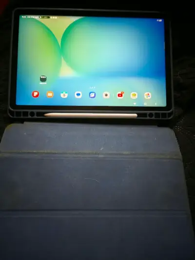 Samsung Galaxy Tab S10 FE con lápiz y funda - miniatura 5