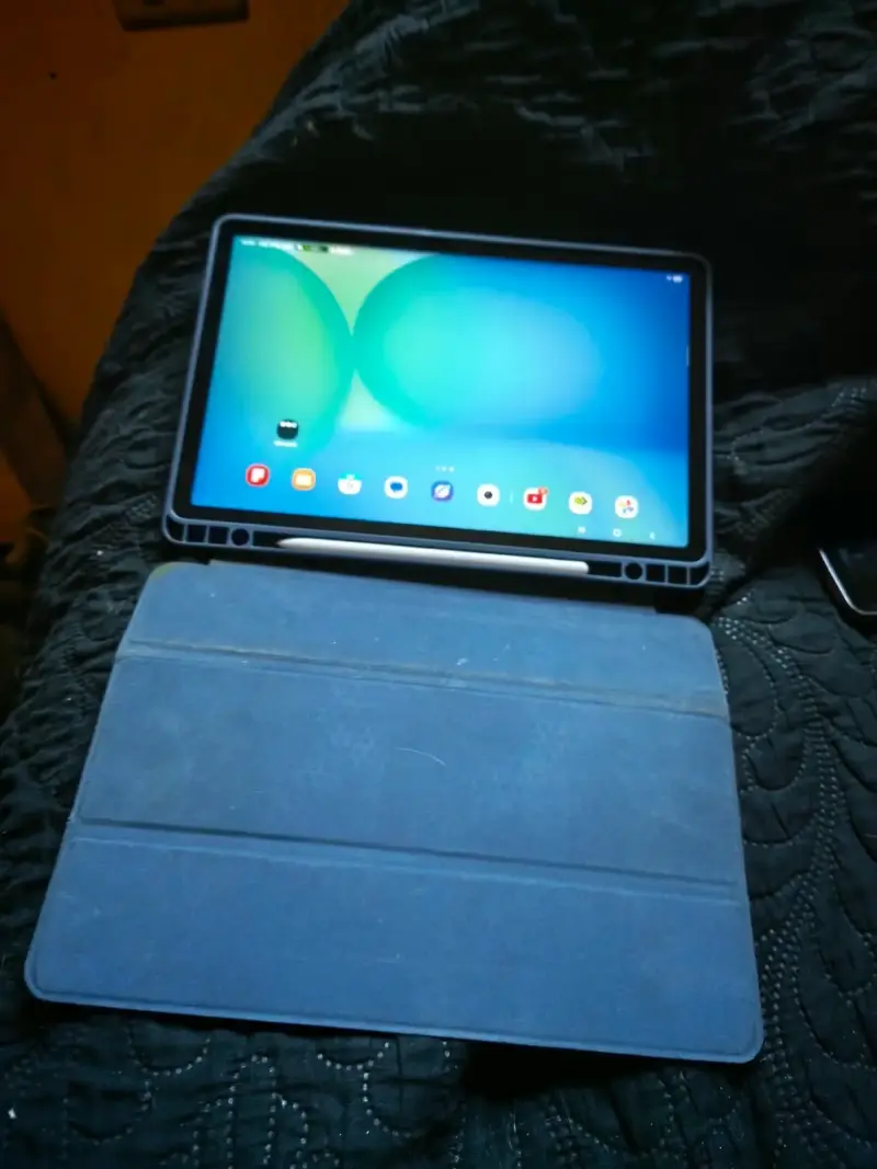 Samsung Galaxy Tab S10 FE con lápiz y funda - 6