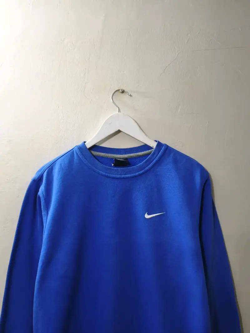 Polerón azul Nike con logo bordado - 2