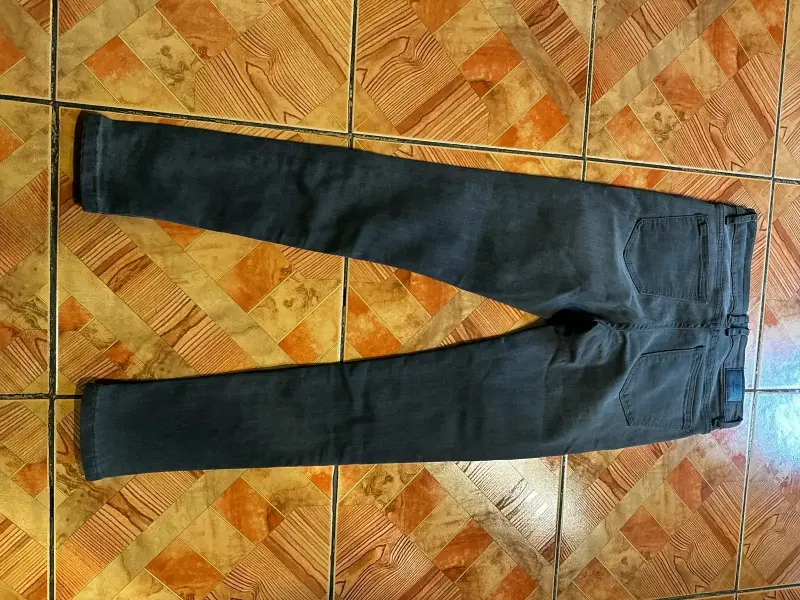 Jeans de mezclilla azul y gris para mujer - 3