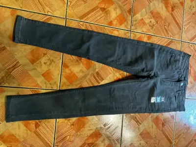Jeans de mezclilla azul y gris para mujer - miniatura 4