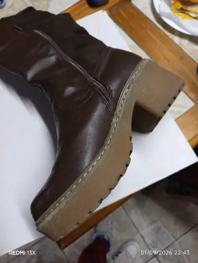 Botas de cuero marrón con tacón alto - miniatura 3