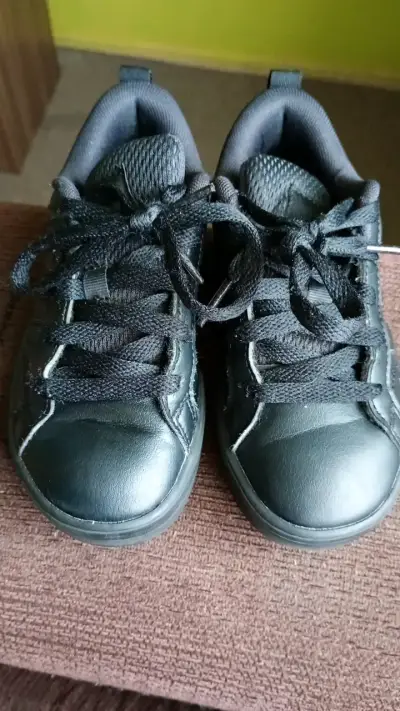 Zapatillas negras Adidas para niños talla 29 - miniatura 1