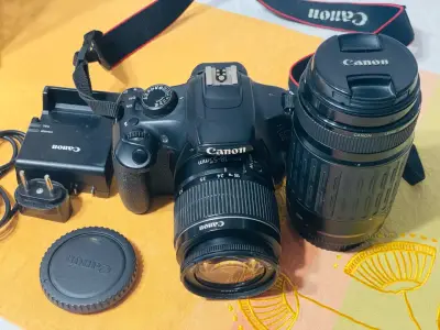Cámara Canon EOS Rebel T3i con Lentes y Accesorios - miniatura 1