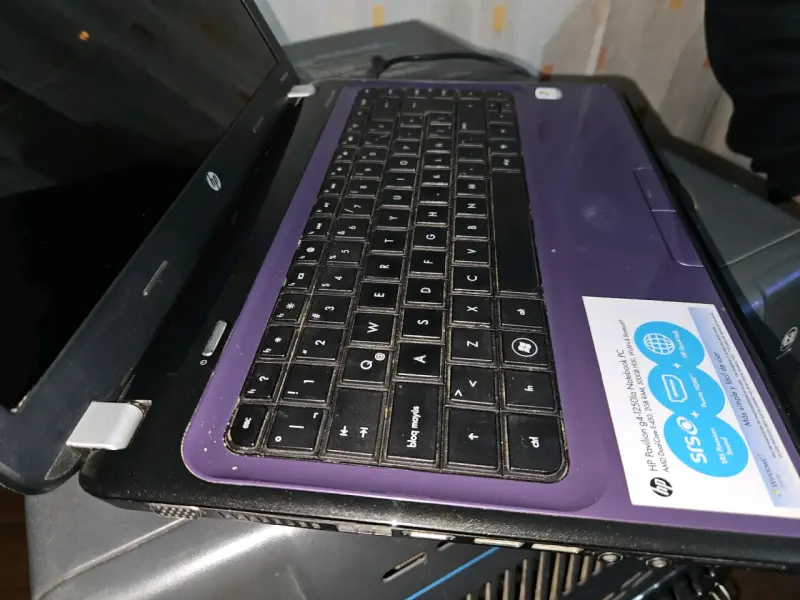 Notebook HP Pavilion g4 con diseño morado - 4