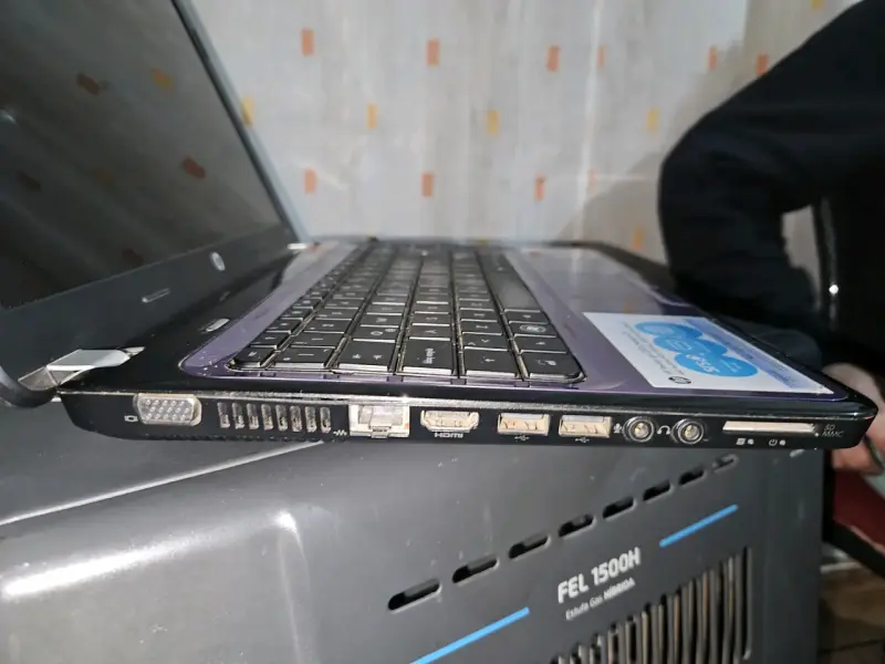 Notebook HP Pavilion g4 con diseño morado - 5