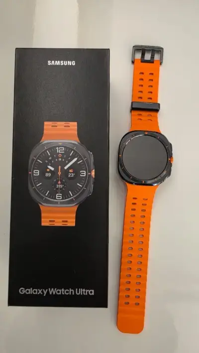 Samsung Galaxy Watch Ultra con correa naranja - miniatura 1