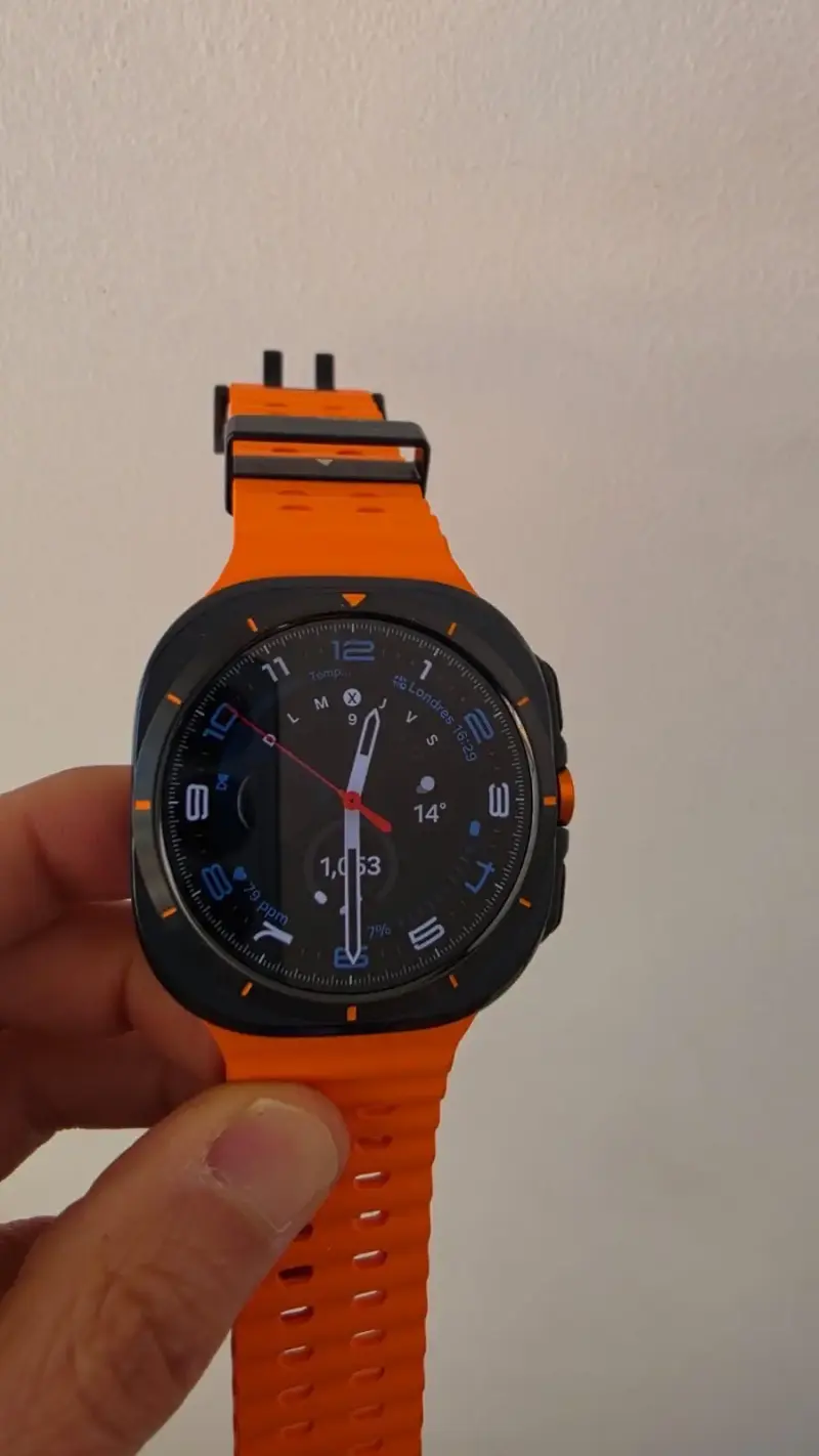 Samsung Galaxy Watch Ultra con correa naranja - 4