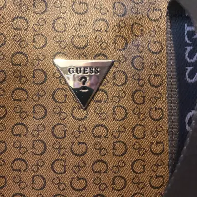 Cartera Guess importada de USA con diseño elegante - miniatura 4