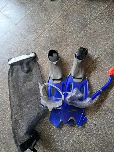 Set de snorkel Speedo con aletas y máscara - miniatura 1