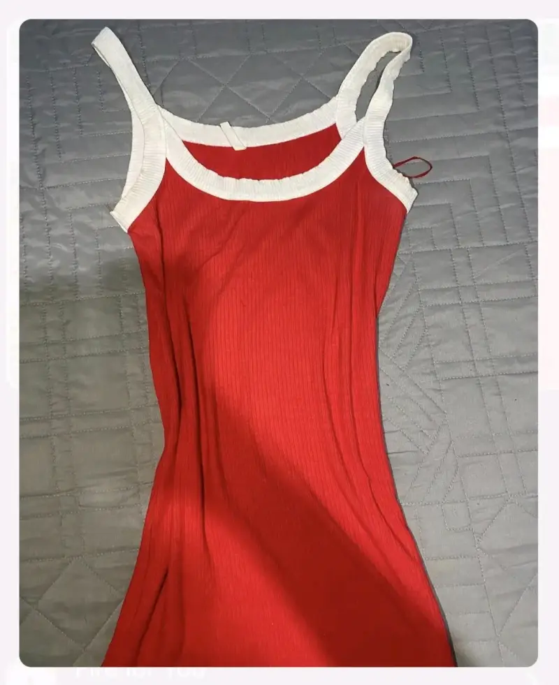 Vestido rojo sin mangas con ribete blanco - 2