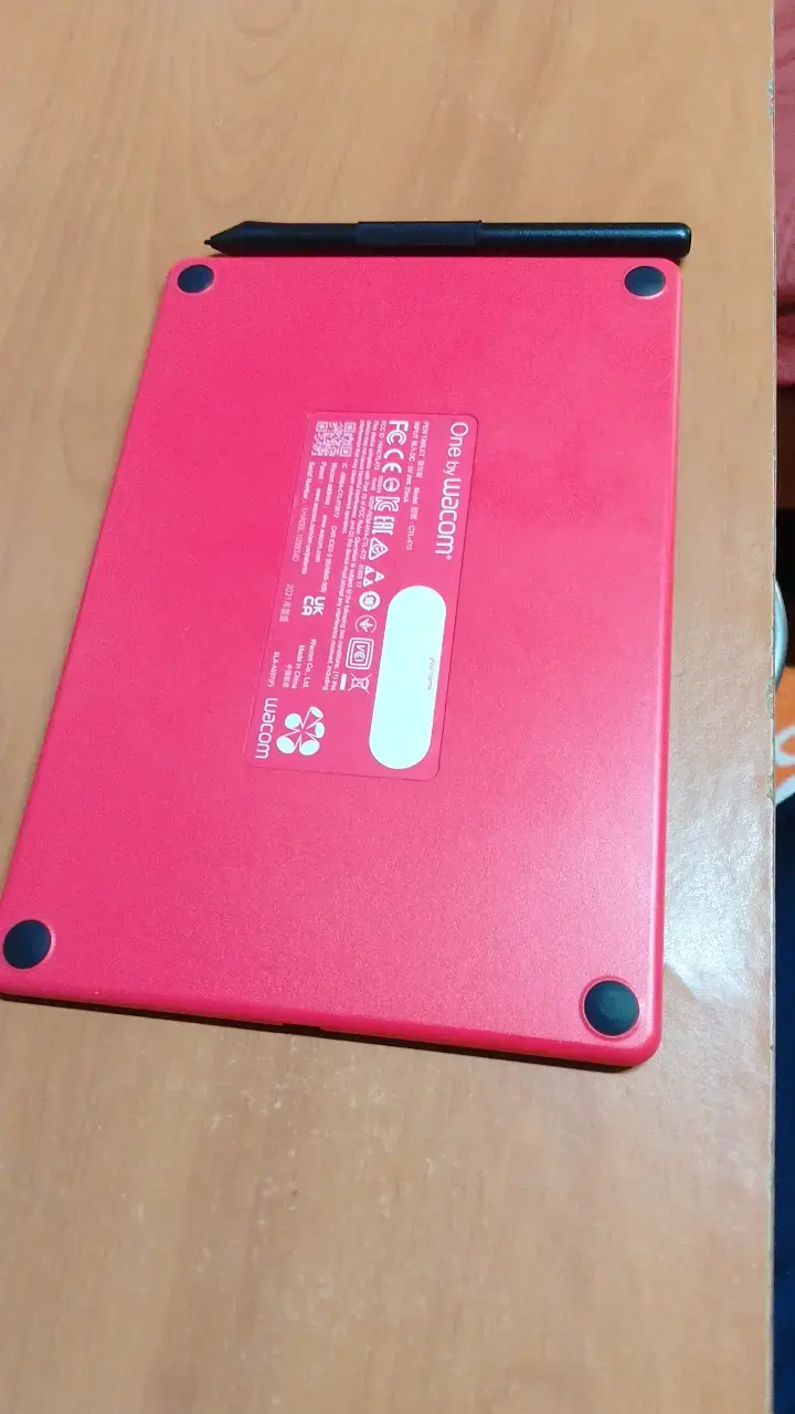 Tableta Wacom One Small Negra y Roja - 2