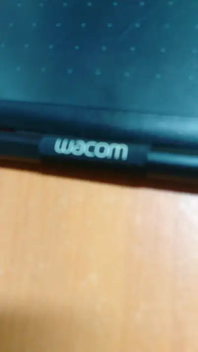 Tableta Wacom One Small Negra y Roja - miniatura 3