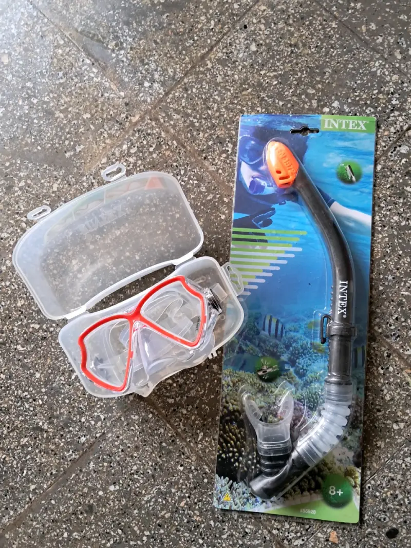 Set de snorkel Intex con máscara y tubo - 1
