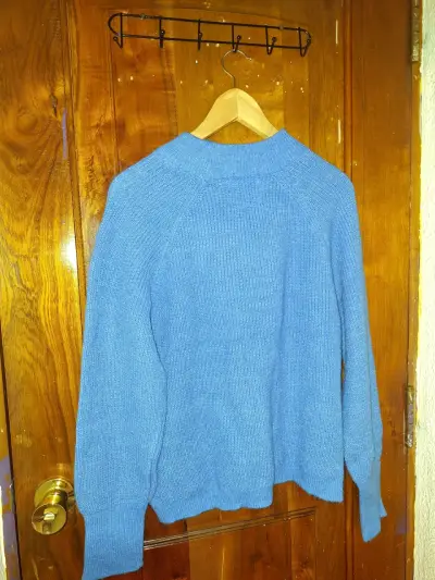 Suéter Azul de Lana para Mujer - miniatura 2