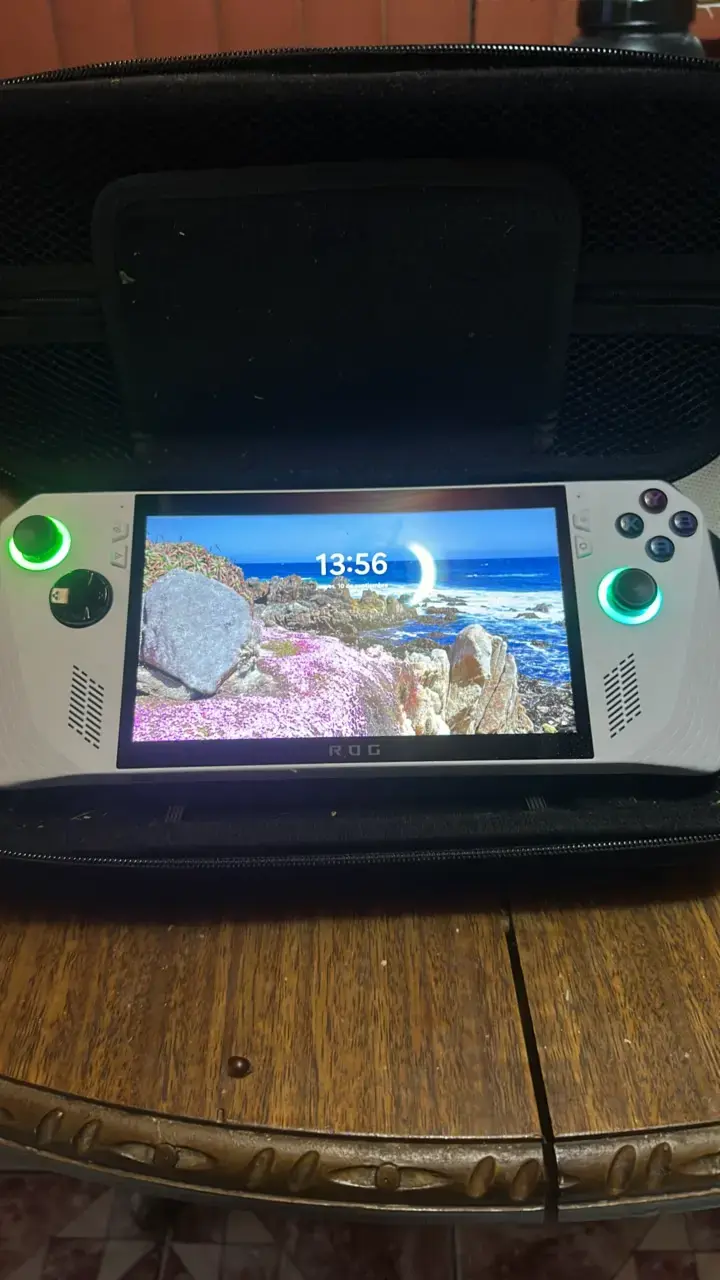 Consola portátil ASUS ROG en buen estado - 2