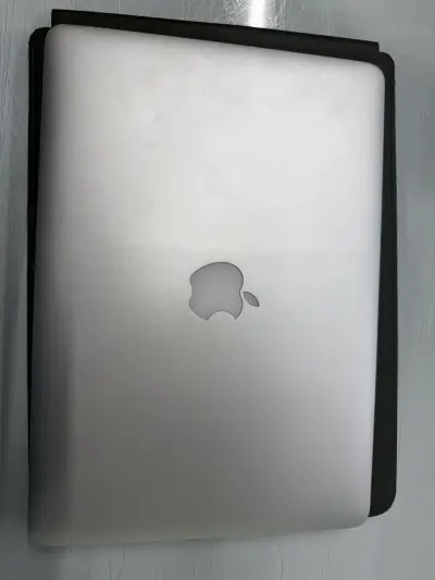 MacBook Air 13 pulgadas Early 2015 en buen estado - miniatura 1