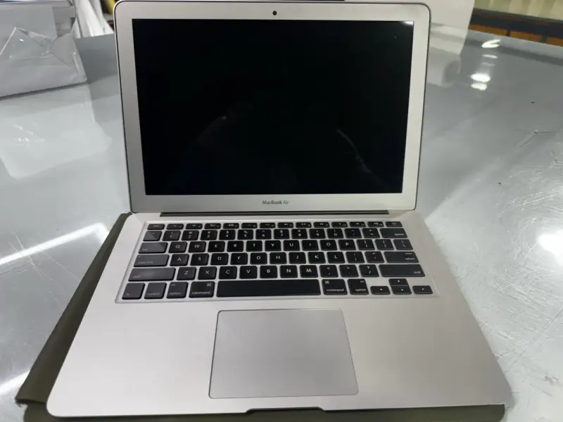 MacBook Air 13 pulgadas Early 2015 en buen estado - 2