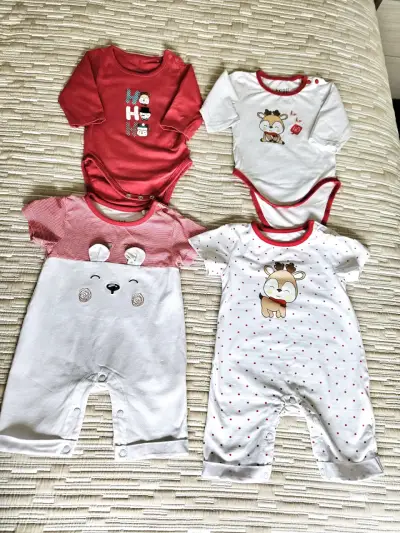 Conjunto de bodies y enteritos para bebé - miniatura 1