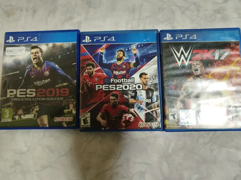 Lote de juegos PS4 PES 2019, PES 2020 y WWE 2K17 - 2
