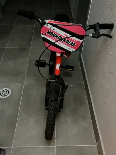 Bicicleta infantil Mountain Gear roja para niños - miniatura 1