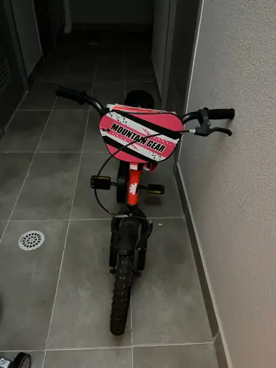 Bicicleta infantil Mountain Gear roja para niños - miniatura 3