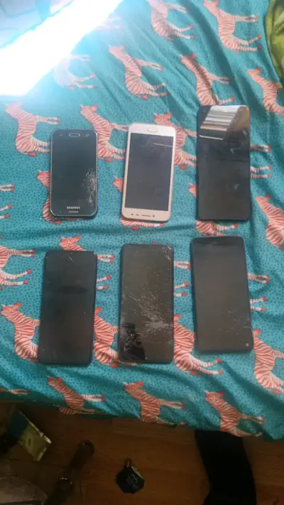 Lote de celulares para reparación - miniatura 1