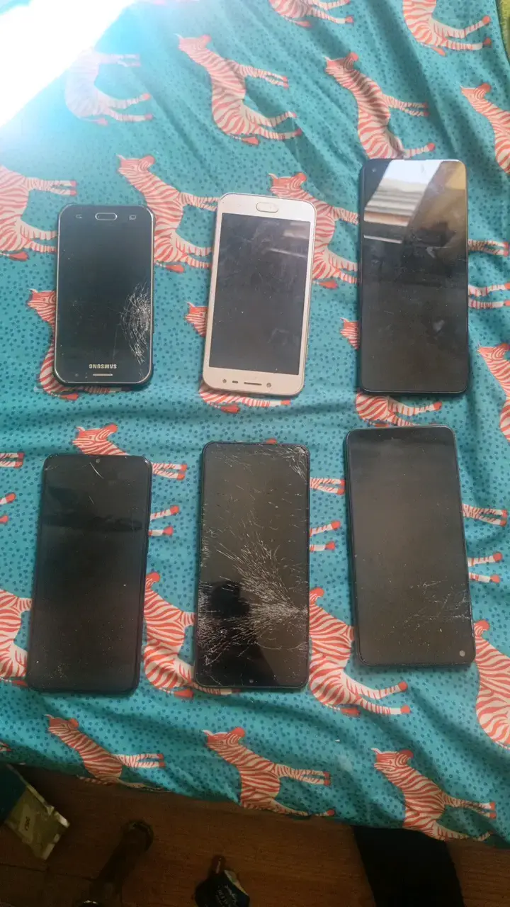 Lote de celulares para reparación - 2