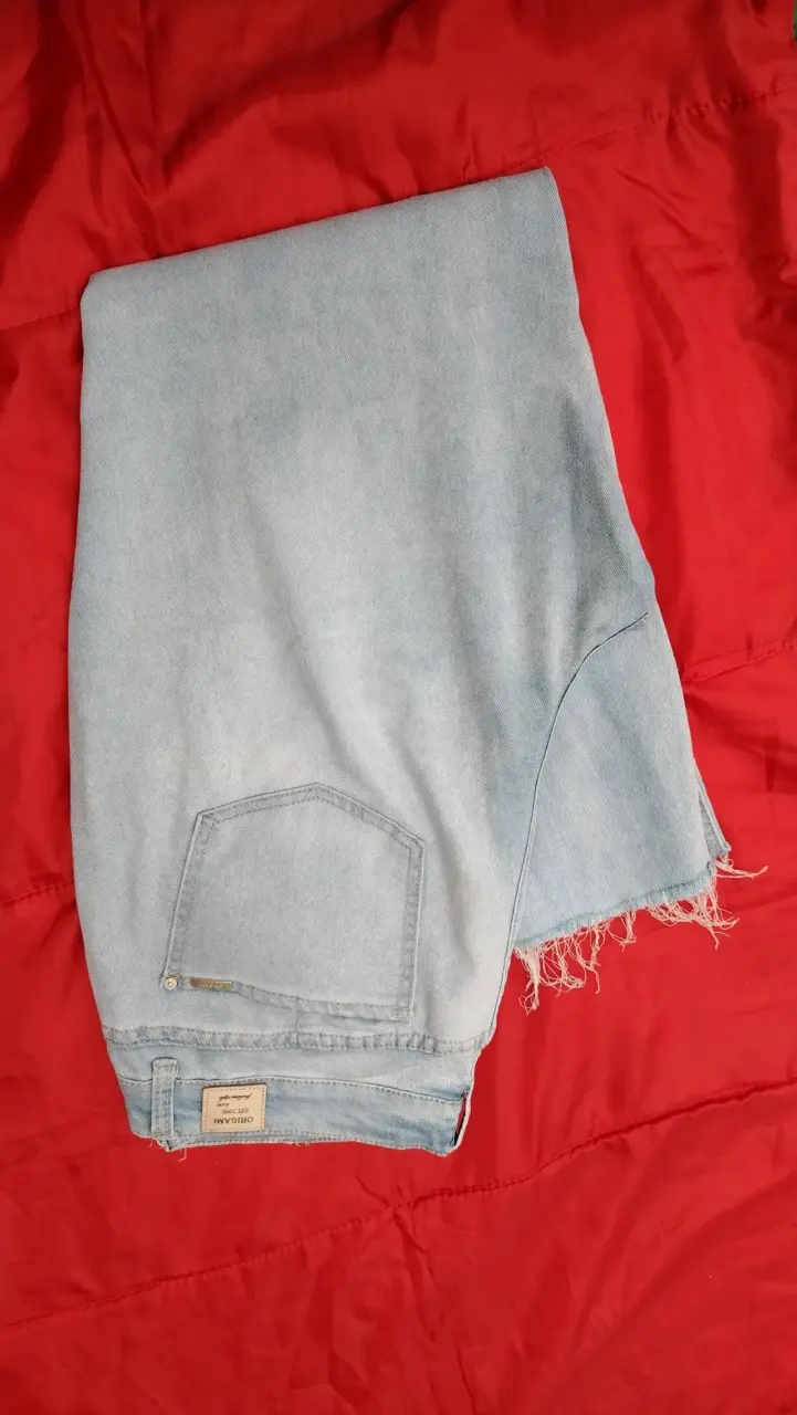Jeans celestes con bordado floral - 3