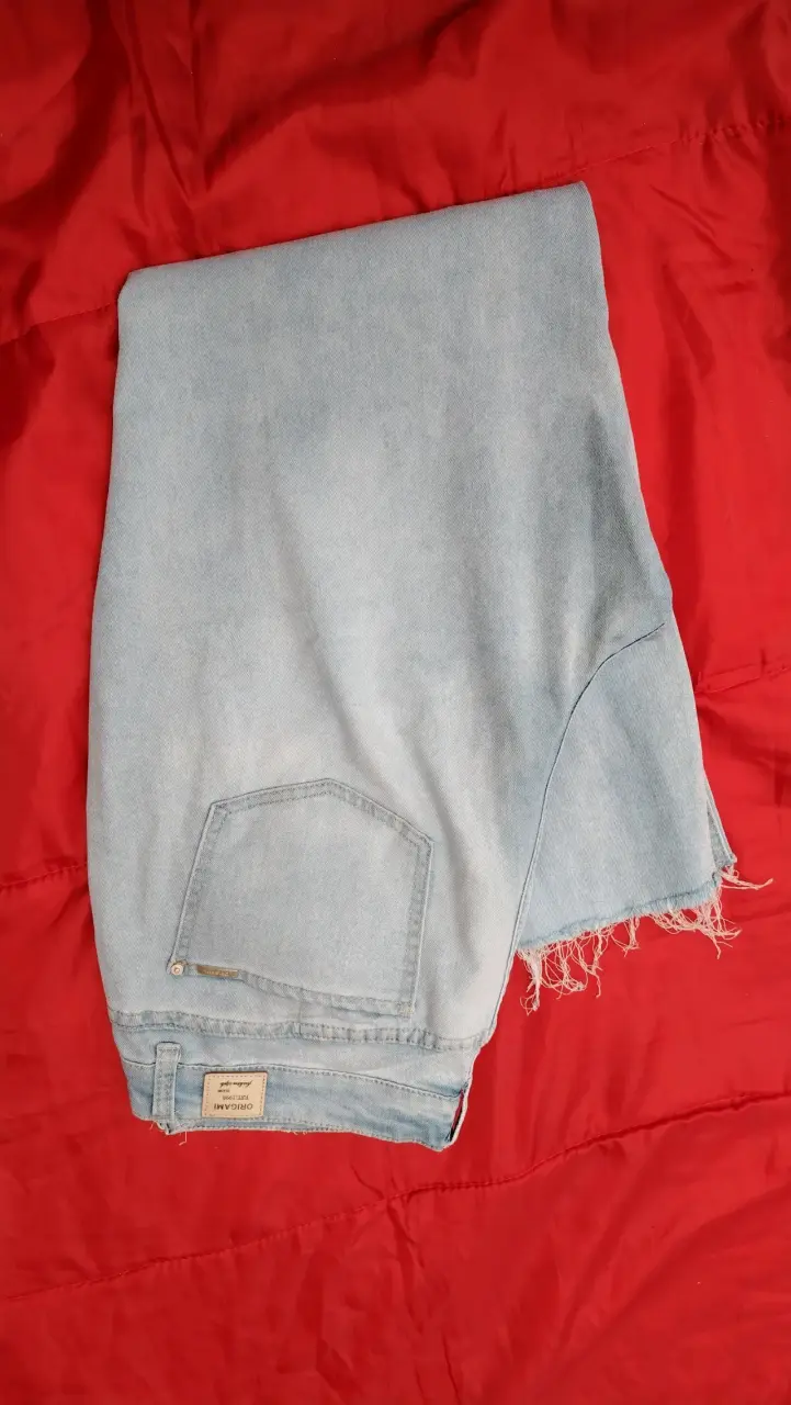 Jeans celestes con bordado floral - 4
