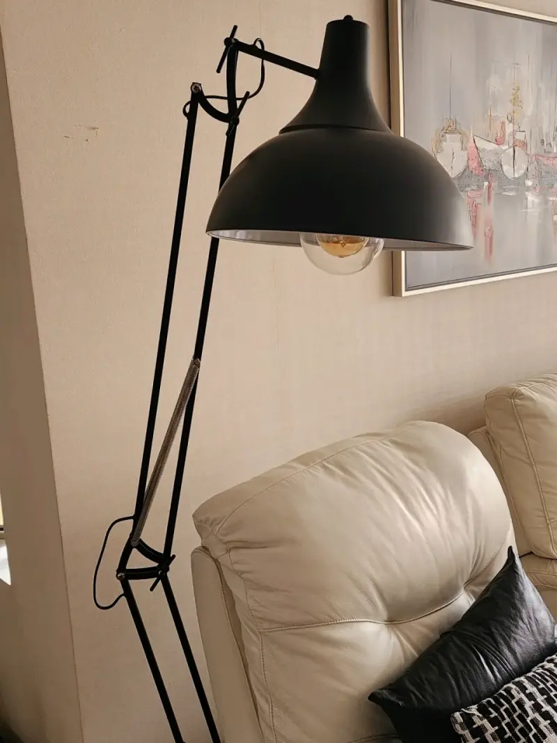 Lámpara de pie negra ajustable para sala - 2
