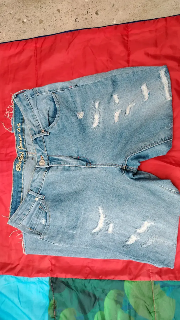 Jeans gris claro con diseño bordado - 12
