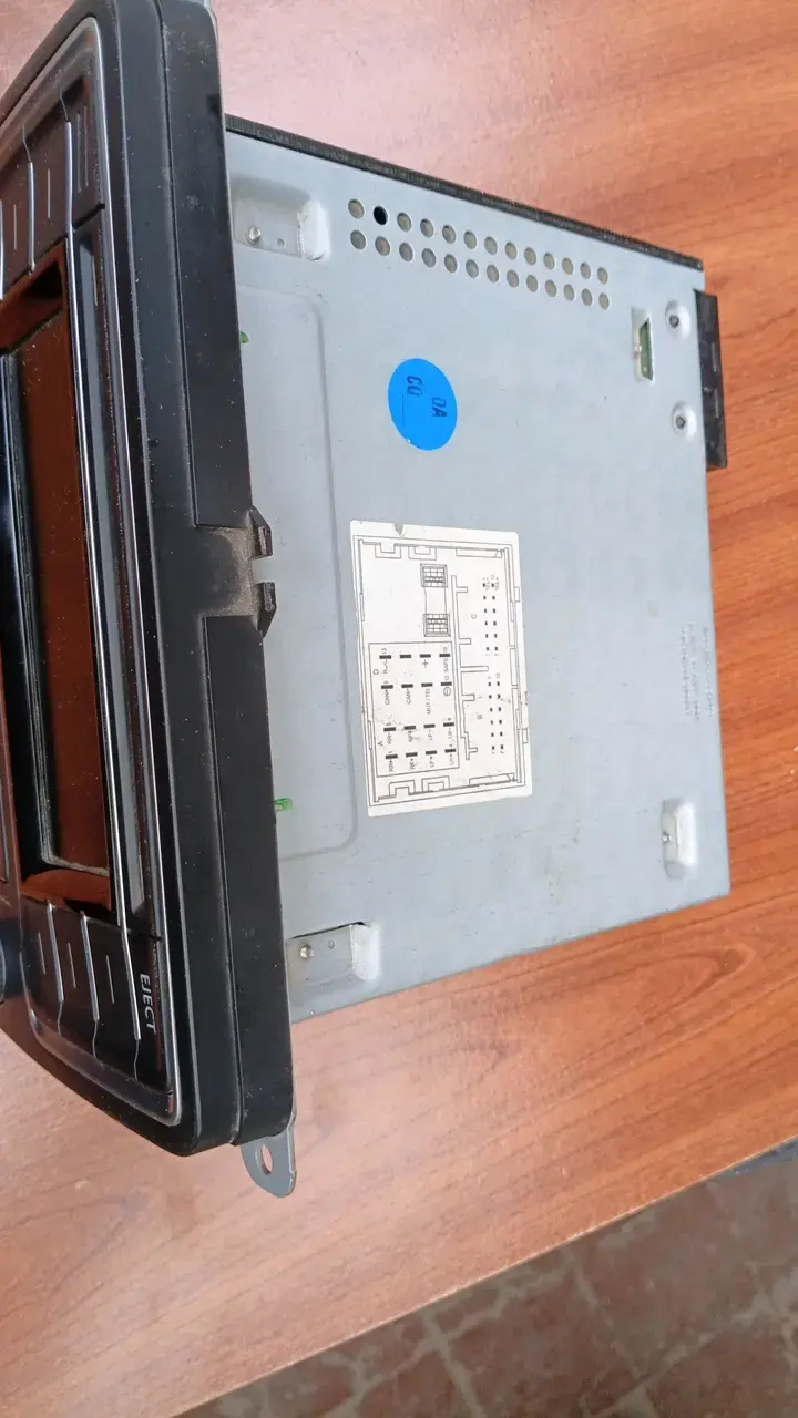 Radio de auto con pantalla táctil y USB - 3