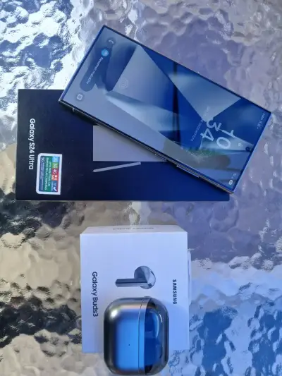 Samsung Galaxy S24 Ultra con Galaxy Buds3 - miniatura 1
